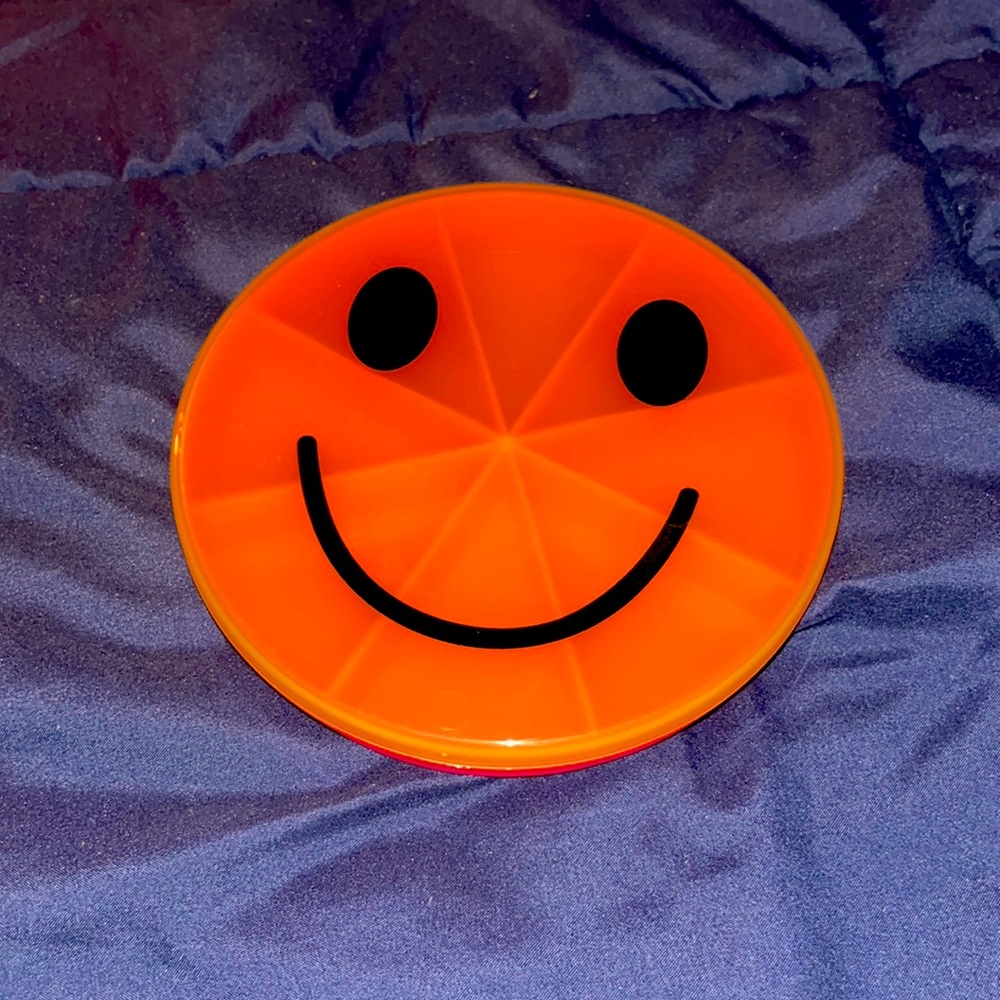 ~•Smiley Face jewelry organizers•~